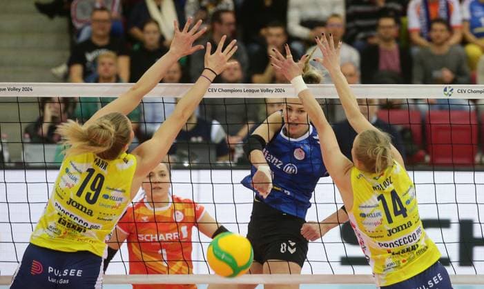 Stuttgart , Volleyball CEV Champions League , Allianz MTV Stuttgart vs. Imoco Volley Conegliano , mitte: Monique Strubbe ( Stgt )