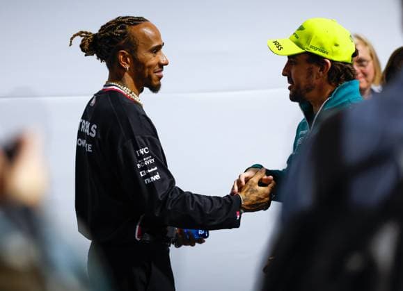 44 Lewis Hamilton (GBR, Mercedes-AMG Petronas F1 Team), 14 Fernando Alonso (ESP, Aston Martin Aramco Cognizant F1 Team), F1 Grand Prix of Las Vegas at Las Vegas Strip Circuit on November 15, 2023 in Las Vegas, United States of America. (Photo by HOCH ZWEI) Las Vegas United States of America
