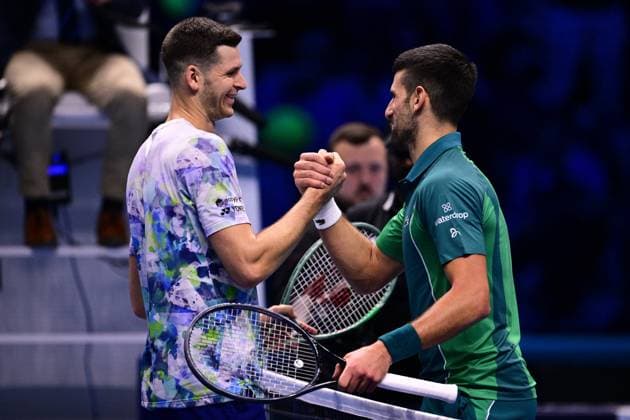 Foto Marco Alpozzi LaPresse 16 Novembre 2023 Torino - Italia - - Tennis Nitto ATP, Tennis Herren Finals - Novak DJOKOVIC (SRB) vs Hubert HURKACZ (POL) Nella foto: Hubert HURKACZ (POL) , Novak Djokovic (Serbia) November 16, 2023 Turin - Italy - Sport - Tennis Nitto ATP Finals - Novak DJOKOVIC (SRB) vs Hubert HURKACZ (POL) In the pic: Hubert HURKACZ (POL) , Novak Djokovic (Serbia)  Copyright: xMarcoxAlpozzi LaPressex