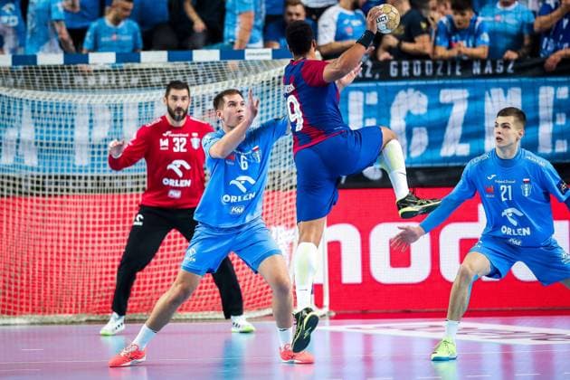 16.11.2023 Plock Pilka reczna EHF Liga Mistrzow 2023 2024 Orlen Wisla Plock - FC Barcelona, Barca N z Tin Lucic, Mirko Alilovic, Kiryl Samoila, Timothey Nguessan Foto Adam Starszynski PressFocus 16.11.2023 Plock Handball EHF Champions League 2023 2024, Orlen Wisla Plock - FC Barcelona Tin Lucic, Mirko Alilovic, Kiryl Samoila, Timothey Nguessan Credit Adam Starszynski PressFocus NEWSPIX.PL --- Newspix.pl  20231116PF_AS177
