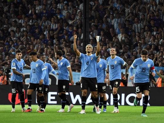 Sport Themen der Woche KW46 Sport Bilder des Tages Festejo de Ronald Araujo de Uruguay - Argentina vs Uruguay - Eliminatorias Sudamericanas para el Mundial de Futbol FIFA 2026 - 16 de noviembre de 2023 - Fecha 5 - Estadio: Alberto J. Armando - La Bombonera - Foto: Fabian Ramella - Photogamma - *** Celebration of Ronald Araujo of Uruguay Argentina vs Uruguay South American Qualifiers for the 2026 FIFA World Cup November 16, 2023 Date 5 Alberto J Armando Stadium La Bombonera Photo Fabian Ramella Photogamma
