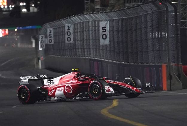 16.11.2023, Las Vegas Street Circuit, Las Vegas, FORMULA 1 HEINEKEN SILVER LAS VEGAS GRAND PRIX 2023 ,im Bild Carlos Sainz Jr. (ESP), Scuderia Ferrari Las Vegas Las Vegas Street Circuit United States
