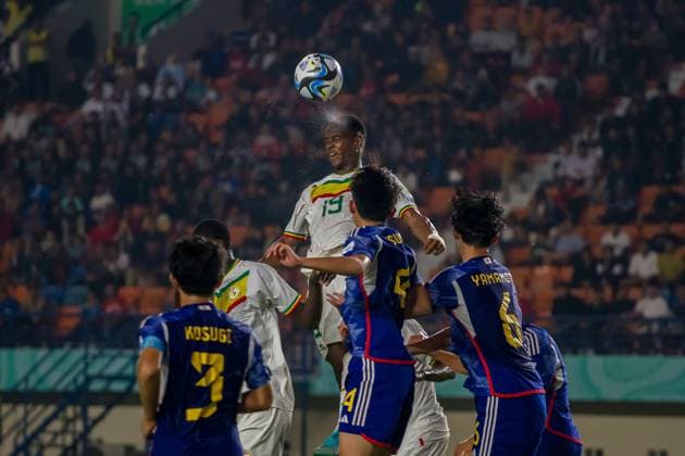 November 17, 2023, Bandung, West Java, Indonesia: GUEYE IDRISSA of Senegal (Top) compete for the ball during the FIFA U-17 World Cup Group D match between Japan and Senegal at Si Jalak Harupat Stadium. Japan win 2-0 againts Senegal. Bandung Indonesia - ZUMAs281 20231117_zip_s281_015 Copyright: xAlgixFebrixSugitax