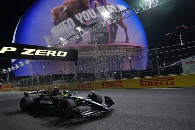 17.11.2023, Las Vegas Street Circuit, Las Vegas, FORMULA 1 HEINEKEN SILVER LAS VEGAS GRAND PRIX 2023 ,im Bild Lewis Hamilton (GBR), Mercedes-AMG Petronas F1 Team Las Vegas Las Vegas Street Circuit United States
