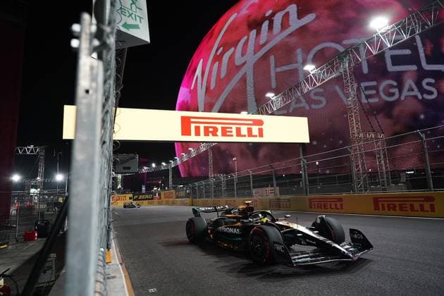 17.11.2023, Las Vegas Street Circuit, Las Vegas, FORMULA 1 HEINEKEN SILVER LAS VEGAS GRAND PRIX 2023 ,im Bild Lewis Hamilton (GBR), Mercedes-AMG Petronas F1 Team Las Vegas Las Vegas Street Circuit United States