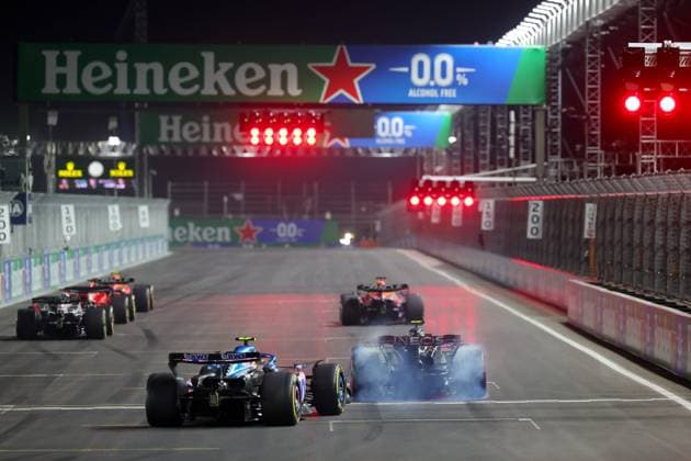 10 Pierre Gasly (FRA, BWT Alpine F1 Team), 44 Lewis Hamilton (GBR, Mercedes-AMG Petronas F1 Team), F1 Grand Prix of Las Vegas at Las Vegas Strip Circuit on November 17, 2023 in Las Vegas, United States of America. (Photo by HOCH ZWEI) Las Vegas United States of America