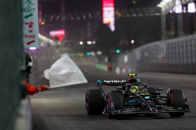 44 Lewis Hamilton (GBR, Mercedes-AMG Petronas F1 Team), F1 Grand Prix of Las Vegas at Las Vegas Strip Circuit on November 17, 2023 in Las Vegas, United States of America. (Photo by HOCH ZWEI) Las Vegas United States of America