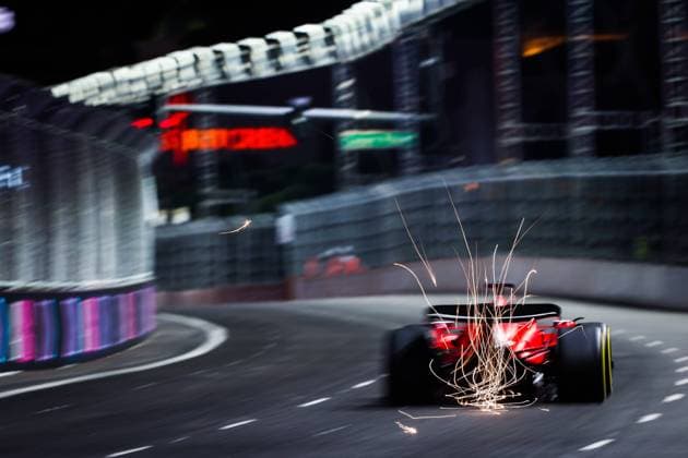 Sport Bilder des Tages 16 LECLERC Charles (mco), Scuderia Ferrari SF-23, action during the 2023 Formula 1 Heineken Silver Las Vegas Grand Prix, 21th round of the 2023 Formula One World Championship, WM, Weltmeisterschaft from November 17 to 19, 2023 on the Las Vegas Strip Circuit, in Las Vegas, USA - F1 - LAS VEGAS GRAND PRIX 2023 DPPI Panoramic  00123046_AV3_6061