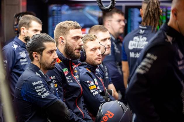 LAS VEGAS, NV - NOVEMBER 16: The Red Bull team watches the monitor during P2 practice at the F1 Las Vegas Grand Prix on Thursday, November 16 on the Las Vegas Street Circuit in Las Vegas, NV. (Photo by Bob Kupbens Icon Sportswire) AUTO: NOV 16 F1 Las Vegas Grand Prix EDITORIAL USE ONLY Icon231117067