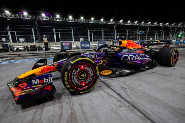 LAS VEGAS, NV - NOVEMBER 16: Red Bull Racing driver Max Verstappen (1) of the Netherlands comes in for a pit stop during P2 practice at the F1 Las Vegas Grand Prix on Thursday, November 16 on the Las Vegas Street Circuit in Las Vegas, NV. (Photo by Bob Kupbens Icon Sportswire) AUTO: NOV 16 F1 Las Vegas Grand Prix EDITORIAL USE ONLY Icon231117070