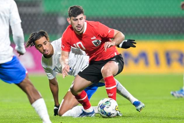 SOCCER - UEFA U21, U 21 EURO quali, AUT vs FRA RIED,AUSTRIA,17.NOV.23 - SOCCER - UEFA European Under-21 Championship 2025, qualifiers, OEFB international match, Länderspiel, Nationalmannschaft Austria vs France. Image shows Yusuf Demir (AUT) and Leny Yoro (FRA).  GEPAxpictures xChristianxMoser