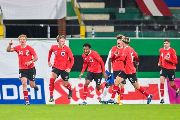 SOCCER - UEFA U21, U 21 EURO quali, AUT vs FRA RIED,AUSTRIA,17.NOV.23 - SOCCER - UEFA European Under-21 Championship 2025, qualifiers, OEFB international match, Länderspiel, Nationalmannschaft Austria vs France. Image shows the rejoicing of team AUT with Paul-Friedrich Koller (AUT).  GEPAxpictures xChristianxMoser