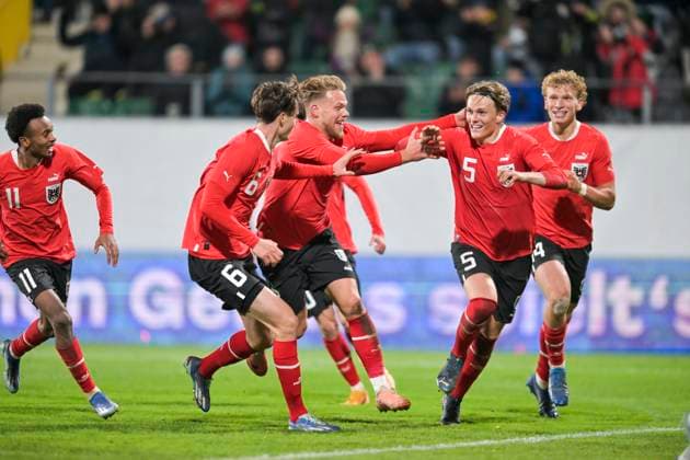 SOCCER - UEFA U21, U 21 EURO quali, AUT vs FRA RIED,AUSTRIA,17.NOV.23 - SOCCER - UEFA European Under-21 Championship 2025, qualifiers, OEFB international match, Länderspiel, Nationalmannschaft Austria vs France. Image shows the rejoicing of team AUT with Paul-Friedrich Koller (AUT).  GEPAxpictures xChristianxMoser