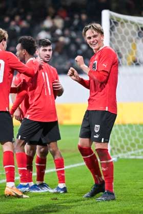 SOCCER - UEFA U21, U 21 EURO quali, AUT vs FRA RIED,AUSTRIA,17.NOV.23 - SOCCER - UEFA European Under-21 Championship 2025, qualifiers, OEFB international match, Länderspiel, Nationalmannschaft Austria vs France. Image shows the rejoicing of team AUT with Paul-Friedrich Koller (AUT).  GEPAxpictures xChristianxMoser
