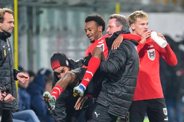 SOCCER - UEFA U21, U 21 EURO quali, AUT vs FRA RIED,AUSTRIA,17.NOV.23 - SOCCER - UEFA European Under-21 Championship 2025, qualifiers, OEFB international match, Länderspiel, Nationalmannschaft Austria vs France. Image shows Thierno Mamadou Lamarana Ballo and head coach Werner Gregoritsch (AUT).  GEPAxpictures xChristianxMoser