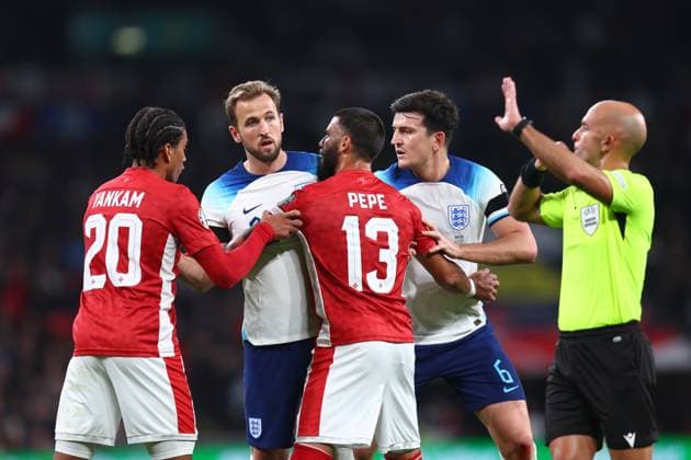 England v Malta 17 November 2023, London - UEFA EUROs Qualifier, Group C - England v Malta - Harry Kane of England attempts to argue with match referee Luis Godinho after being given a yellow card - Photo: Charlotte Wilson Offside. London UK Copyright: xCharlottexWilsonx xOffsidexOffside