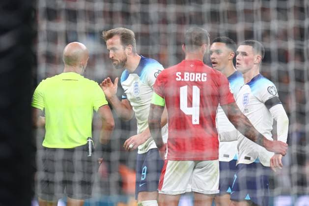 England v Malta 17 November 2023, London - UEFA EUROs Qualifier, Group C - England v Malta - Harry Kane of England argues with match referee Luis Godinho after receiving a yellow card for diving - Photo: Charlotte Wilson Offside. London UK Copyright: xCharlottexWilsonx xOffsidexOffside