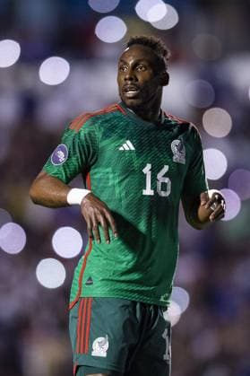 RECORD DATE NOT STATED CONCACAF NATIONS LEAGUE 2022-2023 Honduras 2-0 Mexico CFI Julian Quinones of Mexico during the game Honduras vs Mexican national team, Nationalteam (Mexico), corresponding to the Quarterfinals First Leg of the Concacaf Nations League 2023-2024, at Jose de la Paz Herrera Ucles National Stadium in Tegucigalpa, on November 17, 2023. <br><br> Julian Quinones de Mexico durante el partido Honduras vs Seleccion Nacional Mexicana (Mexico), correspondiente a Cuartos de Final Ida de la Liga de Naciones de Concacaf 2023-2024, en el Estadio Nacional Jose de la Paz Herrera Ucles en Tegucigalpa, el 17 de Noviembre de 2023. TEGUCIGALPA HONDURAS HONDURAS  Copyright: xJosexLuisxMelgarejox 20231117225301_CNL_CFI_HON_MEX_QUINONES261