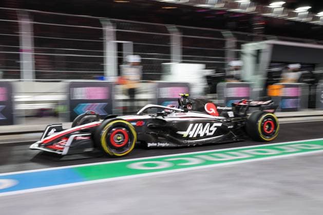 Nico Huelkenberg (Haas) kommt in die Box, 3. Freies Training, Grosser Preis von Las Vegas, Motorsport, Herren, Formel 1, 17.11.2023 Las Vegas Nevada USA