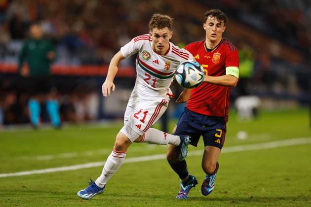 (L-R) Zalan Vancsa (HUN), Alejandro Frances (ESP), NOVEMBER 17, 2023 - Football Soccer : UEFA Under-21 Championship qualifying round match between U21, U 21 Spain 2-0 U21 Hungary at the Estadio Nuevo Colombino in Huelva, Spain. Noxthirdxpartyxsales  (236014189)