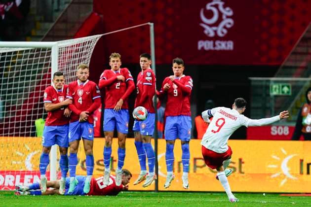 WARSZAWA 17.11.2023 MECZ 9. KOLEJKA ELIMINACJE DO MISTRZOSTW EUROPY 2024 GRUPA E: CZECHY - POLSKA --- QUALIFICATION FOR UEFA EURO, EM, Europameisterschaft,Fussball 2024 MATCH GROUP E IN WARSAW: POLAND - CZECH REPUBLIC NZ TOMAS HOLES JAKUB BRABEC DAVID ZIMA TOMAS CVANCARA ADAM HLOZEK ROBERT LEWANDOWSKI FOT. PAWEL WOJCIK FOTOPYK NEWSPIX.PL --- Newspix.pl  20231117PMW058