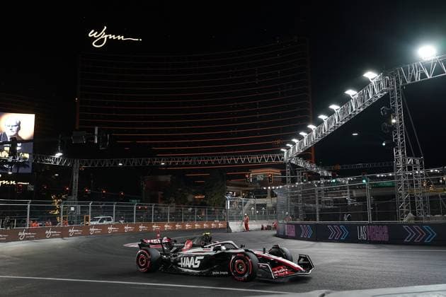 18.11.2023, Las Vegas Street Circuit, Las Vegas, FORMULA 1 HEINEKEN SILVER LAS VEGAS GRAND PRIX 2023 ,im Bild Nico Hülkenberg (DEU), MoneyGram Haas F1 Team Las Vegas Las Vegas Street Circuit United States