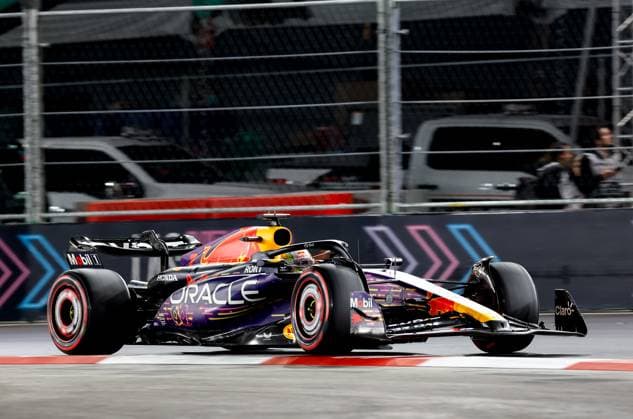 1 Max Verstappen (NLD, Oracle Red Bull Racing), F1 Grand Prix of Las Vegas at Las Vegas Strip Circuit on November 18, 2023 in Las Vegas, United States of America. (Photo by HOCH ZWEI) Las Vegas United States of America