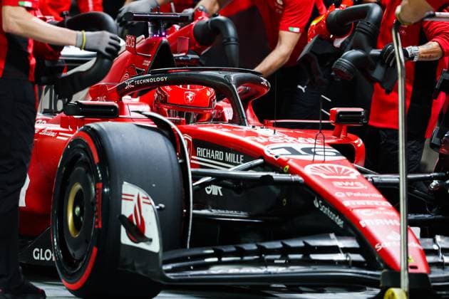 16 LECLERC Charles (mco), Scuderia Ferrari SF-23, action during the 2023 Formula 1 Heineken Silver Las Vegas Grand Prix, 21th round of the 2023 Formula One World Championship, WM, Weltmeisterschaft from November 17 to 19, 2023 on the Las Vegas Strip Circuit, in Las Vegas, USA - F1 - LAS VEGAS GRAND PRIX 2023 DPPI Panoramic  00123046_AV3_7066