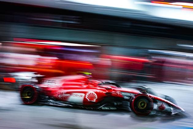 55 SAINZ Carlos (spa), Scuderia Ferrari SF-23, action during the 2023 Formula 1 Heineken Silver Las Vegas Grand Prix, 21th round of the 2023 Formula One World Championship, WM, Weltmeisterschaft from November 17 to 19, 2023 on the Las Vegas Strip Circuit, in Las Vegas, USA - F1 - LAS VEGAS GRAND PRIX 2023 DPPI Panoramic  00123046_AV6_6848