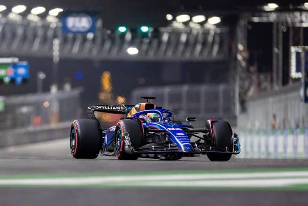 LAS VEGAS, NV - NOVEMBER 17: Williams driver Alex Albon (23) of Thailand drives during qualifying at the F1 Las Vegas Grand Prix on Thursday, November 17, 2023 on the Las Vegas Street Circuit in Las Vegas, NV. (Photo by Bob Kupbens Icon Sportswire) AUTO: NOV 17 F1 Las Vegas Grand Prix EDITORIAL USE ONLY Icon231118148