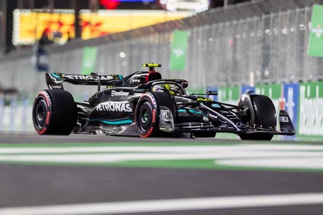 LAS VEGAS, NV - NOVEMBER 17: Mercedes driver Lewis Hamilton (44) of United Kingdom drives during qualifying at the F1 Las Vegas Grand Prix on Thursday, November 17, 2023 on the Las Vegas Street Circuit in Las Vegas, NV. (Photo by Bob Kupbens Icon Sportswire) AUTO: NOV 17 F1 Las Vegas Grand Prix EDITORIAL USE ONLY Icon231118151