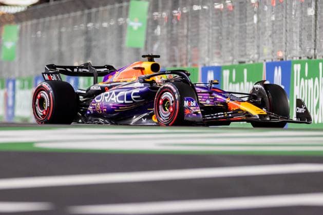 LAS VEGAS, NV - NOVEMBER 17: Red Bull Racing driver Max Verstappen (1) of the Netherlands drives during qualifying at the F1 Las Vegas Grand Prix on Thursday, November 17, 2023 on the Las Vegas Street Circuit in Las Vegas, NV. (Photo by Bob Kupbens Icon Sportswire) AUTO: NOV 17 F1 Las Vegas Grand Prix EDITORIAL USE ONLY Icon231118164