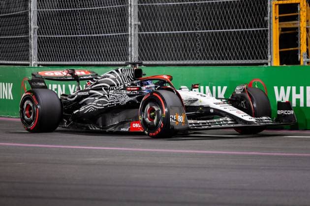 LAS VEGAS, NV - NOVEMBER 17: AlphaTauri driver Daniel Ricciardo (3) of Australia drives during qualifying at the F1 Las Vegas Grand Prix on Thursday, November 17, 2023 on the Las Vegas Street Circuit in Las Vegas, NV. (Photo by Bob Kupbens Icon Sportswire) AUTO: NOV 17 F1 Las Vegas Grand Prix EDITORIAL USE ONLY Icon231118176