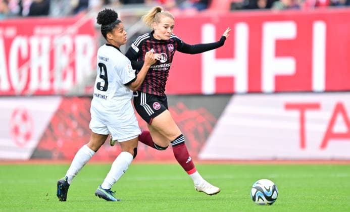 18.11.2023 - Fussball - Saison 2023 2024 - 1. Frauen - Fussball - Bundesliga - 08. Spieltag: 1. FC Nürnberg FCN ( Club ) - Eintracht Frankfurt - Sportfoto Zink - xwoxzix - Shekiera Martinez (9, Eintracht Frankfurt ) Kerstin Bogenschütz Bogenschuetz (8, 1. FC Nürnberg FCN )