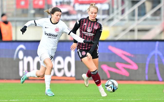 18.11.2023 - Fussball - Saison 2023 2024 - 1. Frauen - Fussball - Bundesliga - 08. Spieltag: 1. FC Nürnberg FCN ( Club ) - Eintracht Frankfurt - Sportfoto Zink - xwoxzix - Barbara Dunst (28, Eintracht Frankfurt ) Kerstin Bogenschütz Bogenschuetz (8, 1. FC Nürnberg FCN )