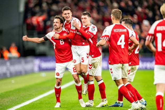Copenhagen, Denmark. 17th, November 2023. Thomas Delaney (8) of Denmark scores for 2-1 during the UEFA EURO, EM, Europameisterschaft,Fussball 2024 qualification match between Denmark and Slovenia at Parken in Copenhagen. . FOOTBALL : Danemark vs Slovenie - Qualification Euro 2024 - Groupe H - 17 11 2023 Gonzales Panoramic 