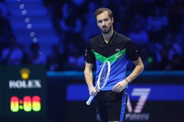 Daniil Medvedev vs Jannik Sinner Daniil Medvedev of Russia looks on during the semi-final singles match between Daniil Medvedev of Russia and Jannik Sinner of Italy on Day seven of the Nitto ATP, Tennis Herren World Tour Finals. Torino Pala Alpitour Italy Copyright: xMarcoxCanonierox