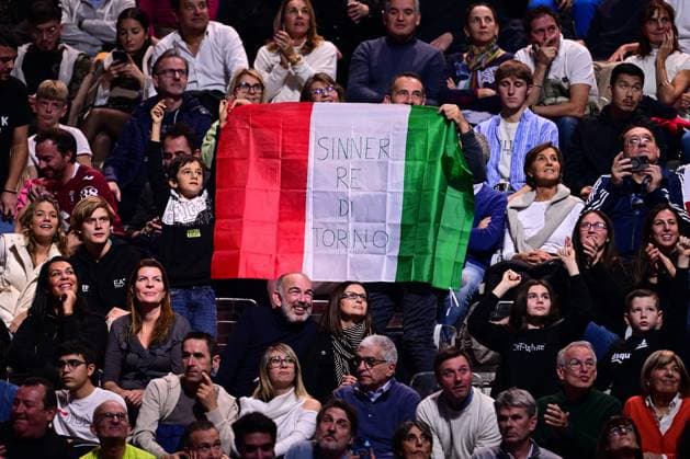 Foto Marco Alpozzi LaPresse 18 Novembre 2023 Torino - Italia - - Tennis Nitto ATP, Tennis Herren Finals - Jannik SINNER (ITA) vs Daniil MEDVEDEV (RUS) Nella foto: Pubblico November 18, 2023 Turin - Italy - Sport - Tennis Nitto ATP Finals - Jannik SINNER (ITA) vs Daniil MEDVEDEV (RUS) In the pic: Supporters  Copyright: xMarcoxAlpozzi LaPressex