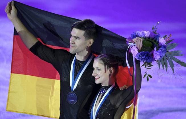 Sport Themen der Woche KW46 Sport Bilder des Tages Winners Minerva Fabienne Hase and Nikita Volodin of Germany celebrate after the pairs free program in the ISU Figure skating, Eiskunstlauf Grand Prix Espoo 2023 competition in Espoo, Finland, on November 18, 2023. Espoo Finland LKLAPH20231118162344P800  Copyright: xHeikkixSaukkomaax LKLAPH20231118162344P800