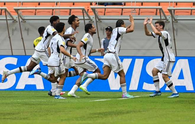 (231118) -- JAKARTA, Nov. 18, 2023 -- Robert Ramsak (1st R) of Germany celebrates with his teammates after scoring a goal during the group F match of the FIFA World Cup, WM, Weltmeisterschaft, Fussball U17, U 17 between Germany and Venezuela at the Jakarta International Stadium in Jakarta, Indonesia, Nov 18, 2023. ) (SP)INDONESIA-JAKARTA-FIFA-WORLD CUP-U17-GROUP F-GER VS VEN Zulkarnain 