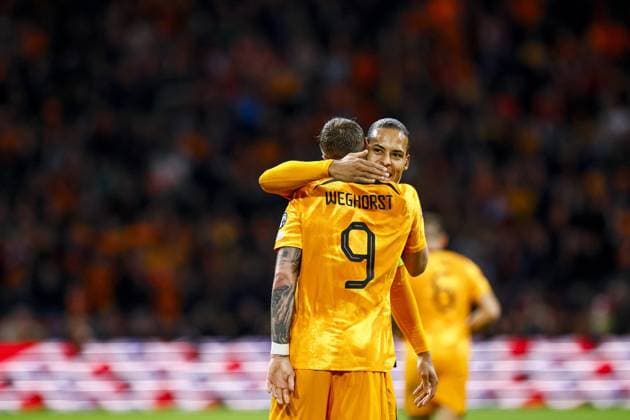 AMSTERDAM - Wout Weghorst of Holland and Virgil van Dijk of Holland celebrate the 1-0 during the European Championship, EM, Europameisterschaft Qualifying match in group B between the Netherlands and Ireland at the Johan Cruijff ArenA on November 18, 2023 in Amsterdam, Netherlands. ANP KOEN VAN WEEL UEFA EURO, EM, Europameisterschaft,Fussball 2024 Qualifying Round 2023 2024 xVIxANPxSportx xxANPxIVx 484201946 originalFilename: 484201946.jpg