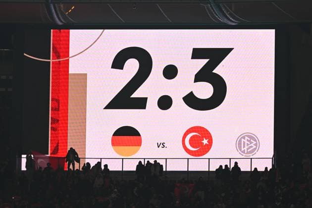 Fussball, Herren, Saison 2023 2024, Länderspiel in Berlin, Deutschland - Türkei, v. l. Anzeigetafel mit dem Endstand 2:3, 18.11. 2023, Copyright: xMatthiasxKochx