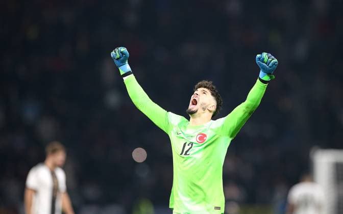 Bilder des Jahres 2023, Sport 11 November Sport Themen der Woche KW46 Sport Bilder des Tages 18.11.2023, Fussball, Länderspiel, Testspiel 2023 24, Deutschland - Türkei, im Olympiastadion Berlin. Torwart Altay Bayindir (Türkei) jubelt ***DFL and DFB regulations prohibit any use of photographs as image sequences and or quasi-video.*** *** 18 11 2023, Football, International match, Test match 2023 24, Germany Turkey, at Olympiastadion Berlin Goalkeeper Altay Bayindir Turkey cheers DFL and DFB regulations prohibit any use of photographs as image sequences and or quasi video