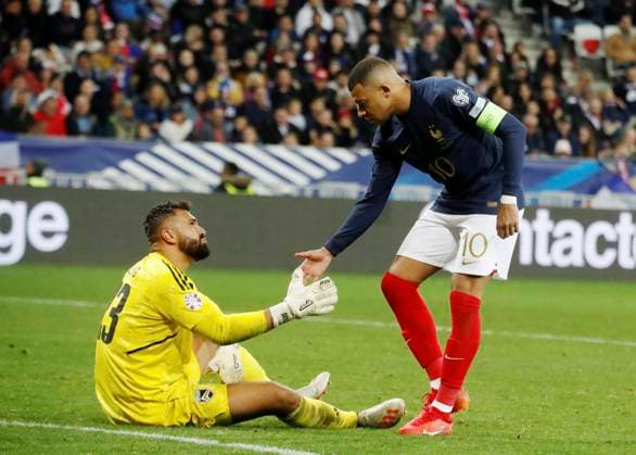 France vs Gibraltar Foot Euro PHOTOPQR NICE MATIN Cyril Dodergny ; Nice ; 18 11 2023 ; Nice le 18 11 2023 - Allianz Riviera - Football - Eliminatoires de l Euro - Groupe B - 9eme journee - L equipe de France affronte Gibraltar - L attaquant de l equipe de france MBAPPE N10 Nice, 11 18 2023, The French team hosts Gibraltar for the qualifiers for Euro 2024 Nice France  Copyright: xPHOTOPQR NICExMATIN MAXPPPxCyrilxDodergnyx 20231118NIM2652 20231118NIM2652