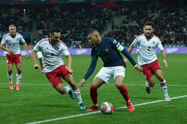 Kilian MbappÃ (France) FOOTBALL : France vs Gibraltar - Match de qualification pour les Championnats d Europe de l UEFA - Nice - 18 11 2023 NorbertScanella Panoramic 