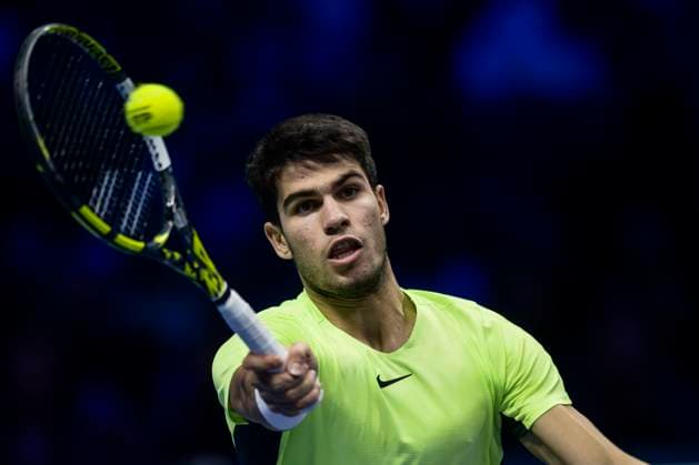 Nitto ATP, Tennis Herren Finals - Day Seven Carlos Alcaraz of Spain plays a forehand during the semi-final singles match against Novak Djokovic of Serbia during day seven of the Nitto ATP Finals. Novak Djokovic won 6-3, 6-2. Turin Italy Copyright: xNicolòxCampox