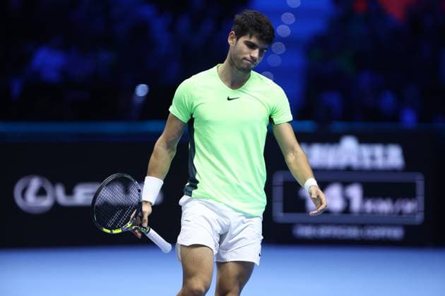 Novak Djokovic vs Carlos Alcaraz Carlos Alcaraz of Spain looks dejected during the semi-final singles match between Novak Djokovic of Serbia and Carlos Alcaraz of Spain on Day seven of the Nitto ATP, Tennis Herren World Tour Finals. Torino Pala Alpitour Italy Copyright: xMarcoxCanonierox