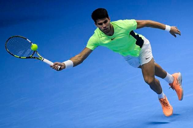 November 18, 2023: TURIN, ITALY - NOVEMBER 18: Carlos Alcaraz of Spain plays a shot in their Semi Finals Men s Single s Nitto ATP, Tennis Herren match during day seven of the Nitto ATP Finals at Pala Alpitour on November 18, 2023 in Turin, Italy. - ZUMAg210 20231118_abp_g210_069 Copyright: xStefanoxGuidix