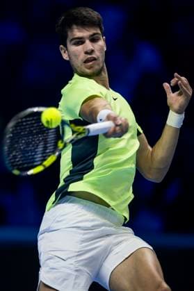 Nitto ATP, Tennis Herren Finals - Day Seven Carlos Alcaraz of Spain plays a forehand during the semi-final singles match against Novak Djokovic of Serbia during day seven of the Nitto ATP Finals. Novak Djokovic won 6-3, 6-2. Turin Italy Copyright: xNicolòxCampox