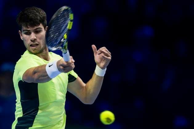 Nitto ATP, Tennis Herren Finals - Day Seven Carlos Alcaraz of Spain plays a forehand during the semi-final singles match against Novak Djokovic of Serbia during day seven of the Nitto ATP Finals. Novak Djokovic won 6-3, 6-2. Turin Italy Copyright: xNicolòxCampox